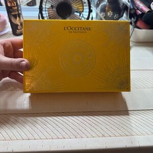 L'OCCITANE Vibrant Yellow Box